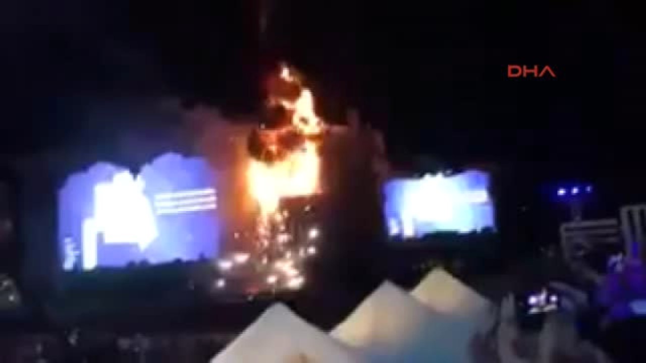 Barselona'da Müzik Festivalinde Yangın