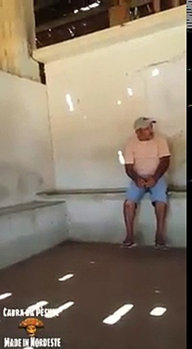 OLHA A COBRA