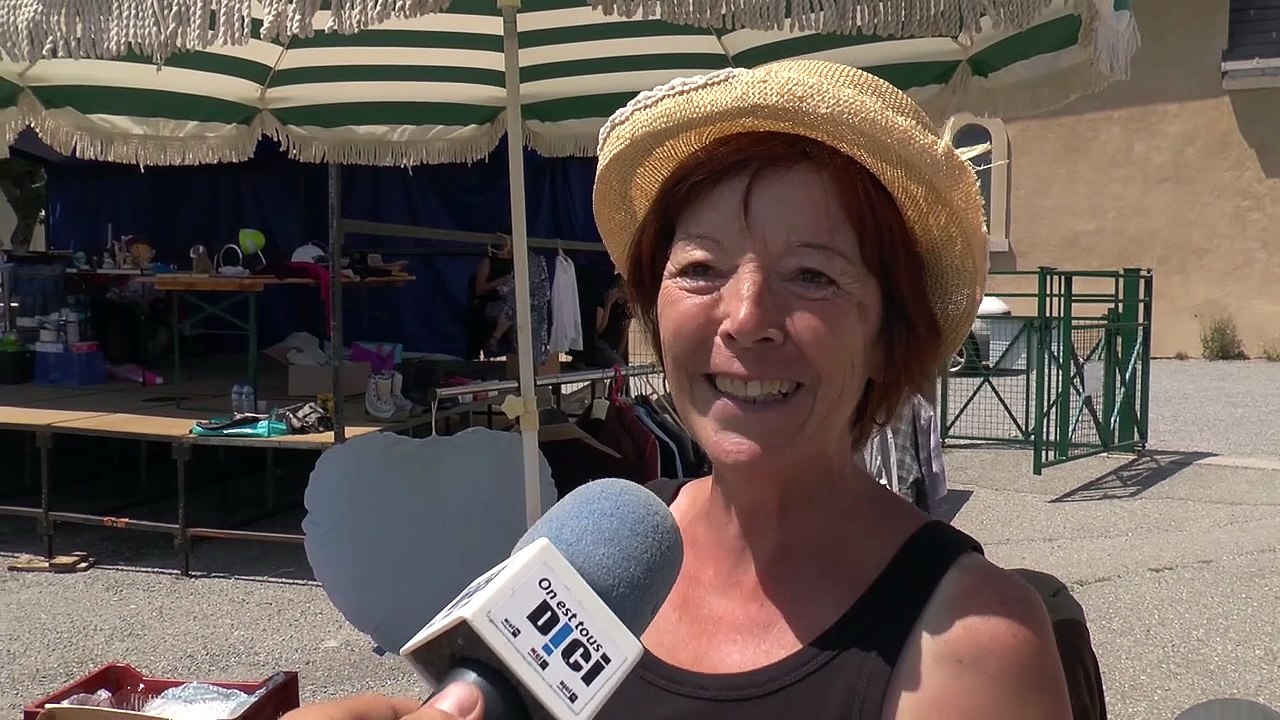 D!CI TV : le petit vide-grenier de La Freissinouse a séduit son public