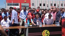 Eskiyehirspor, Sergen Yalçın'la 1 Yıllık Sözleşme Imzaladı