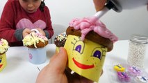 Banana TV - Kids Decorate Cupcakes Muffins Challenge Sweet and Delicious Toy Kitchen