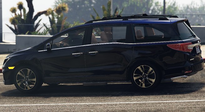 2018 Honda Odyssey VS Mercedes S-Class 560