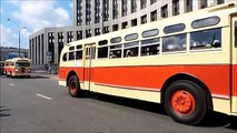 En golpea autobuses retro coches antiguos Moscú