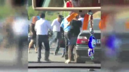 Düğün Konvoyunda Sopalı Kavga