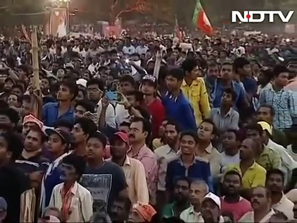 PM Narendra Modi halts speech during azaan in West Bengal rally