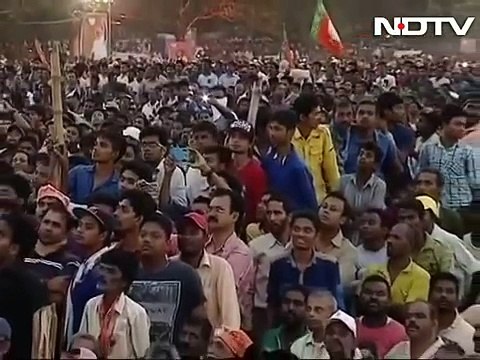 PM Narendra Modi halts speech during azaan in West Bengal rally
