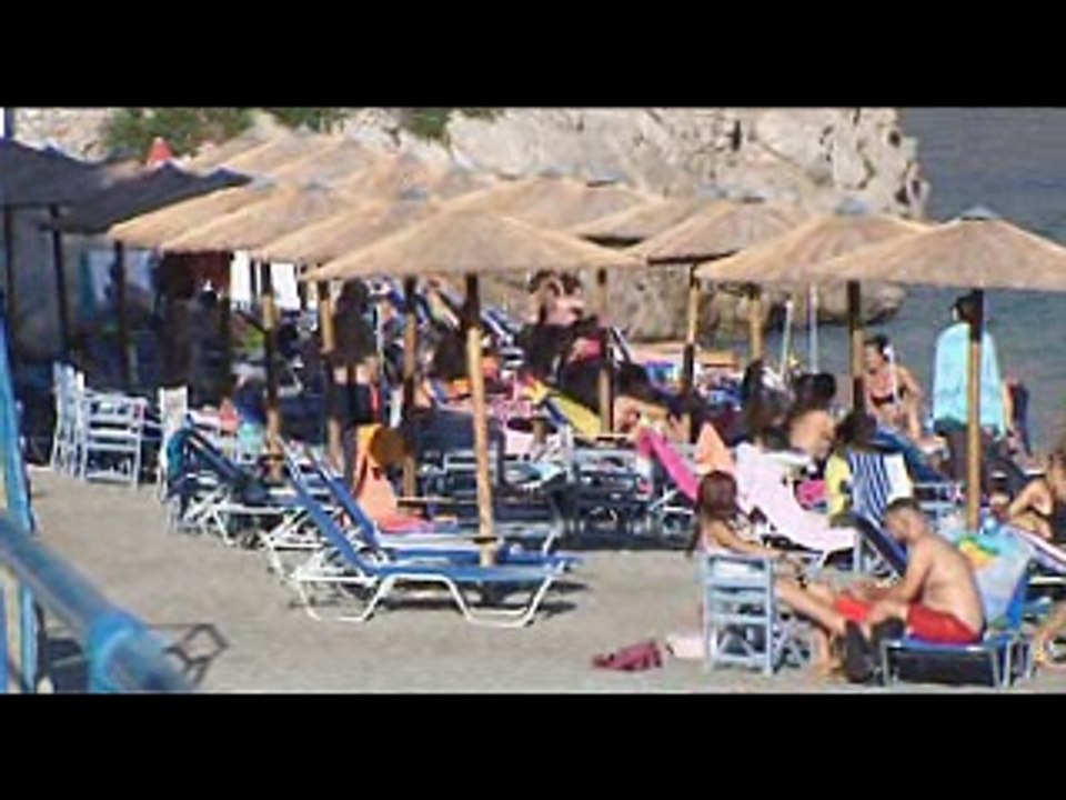 Δίχτυα προστασίας στις παραλίες του Κορινθιακού...