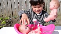 Twin Baby Dolls Bathtime Lil Cutesies Babies Bathtub w/ Shower How to Bath a Baby Doll T