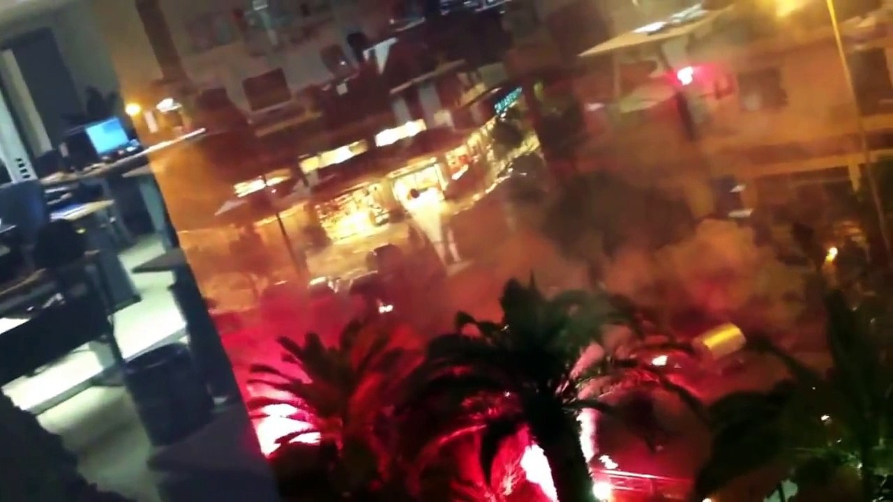 PAOK hooligans  hunting olympiacos hools in athens