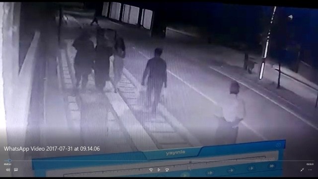 Beni Cinler Gönderdi Dedi, Ekmek Bıçağıyla Terör Estirdi! O Anlar Kamerada