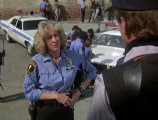 Hill Street Blues S01E17 Jungle Madness Part 2