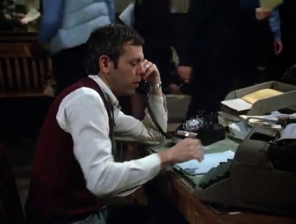 Hill Street Blues S02E14 The Young The Beautiful And The Degraded