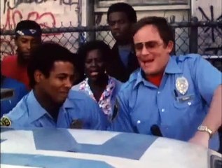 Hill Street Blues S06E21 Slum Enchanted Evening