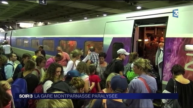 Paris : le trafic SNCF paralysé gare Montparnasse