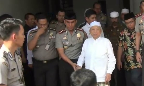 Kapolda Metro Idham Azis Kunjungi Rumah Ketua MUI