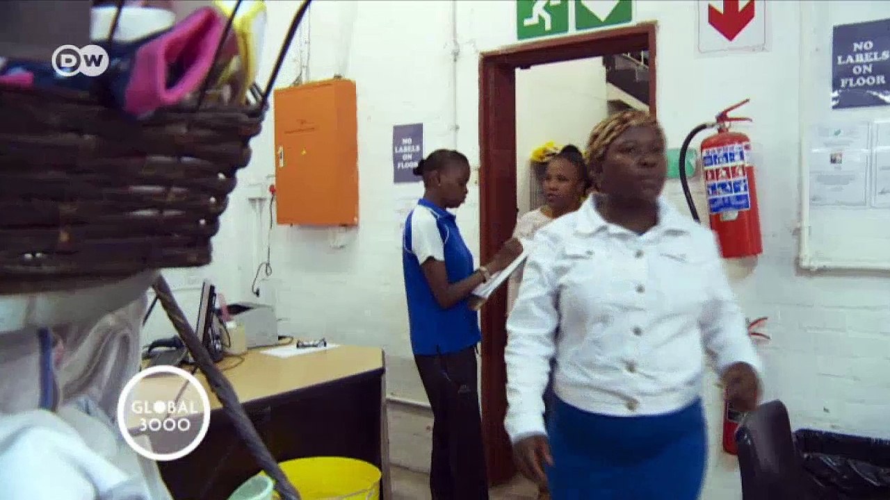 Die 'Clothing Bank' in Südafrika | DW Deutsch