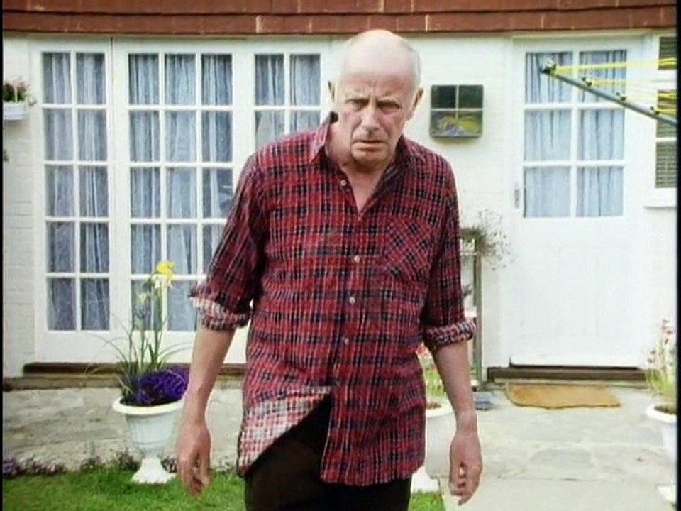 One Foot S02 E02 We Have Put Her Living İn The Tomb