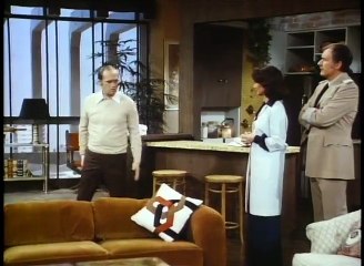 The Bob Newhart Show S06E16 - Group on a Hot Tin Roof