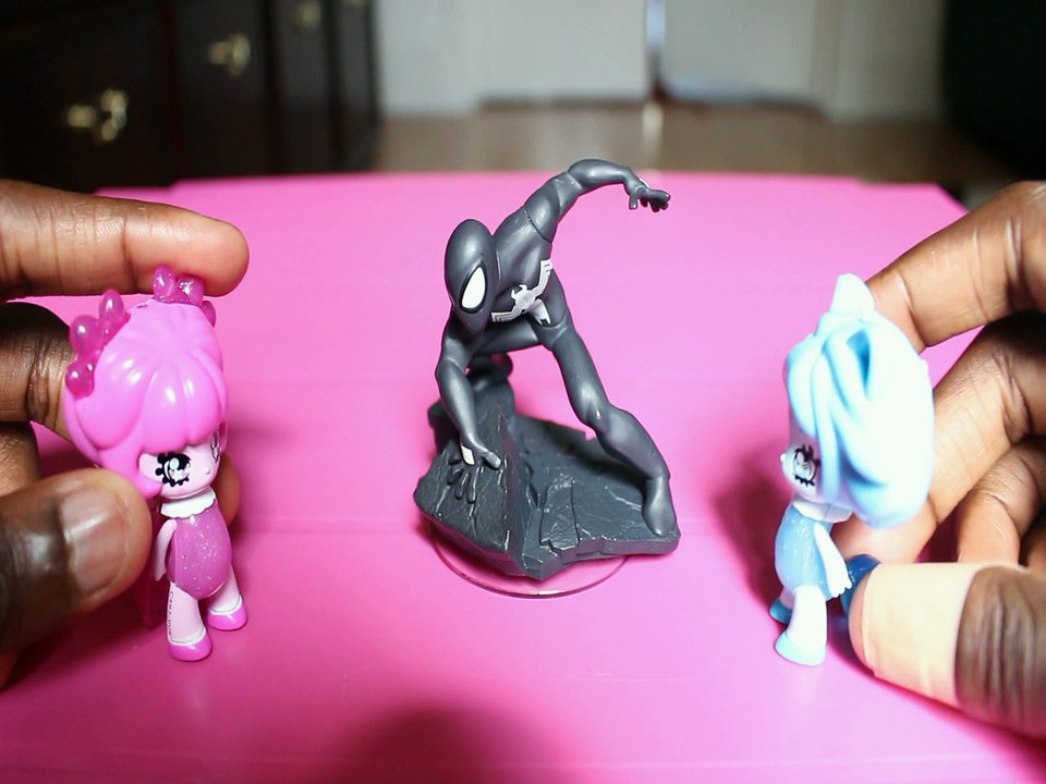 SPIDERMAN HAS FRIENDLY FIGHT WITH GLIMMIES SPINOSITA LAVOONIA MARVEL Toys BABY Videos