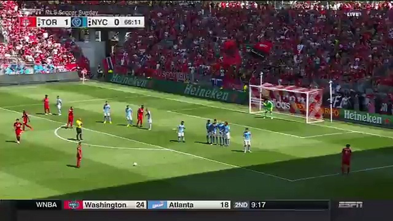 Andrea Pirlo pathetic move .... defending a free kick #WTF