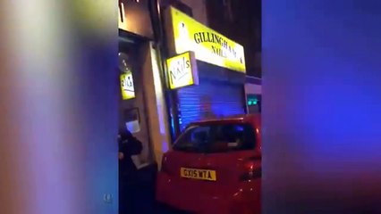 Des policiers en intervention jouent à Fast and Furious