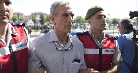 Darbeci Akın Öztürk, Mahkeme Salonuna Girerken Dua Etti