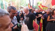Manifestantes a favor de La G.Civil se enfrentan a TV3 en Barcelona
