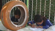 Ruedas, vidrio y cocos, los materiales usados para crear la escuela Coconut de Camboya