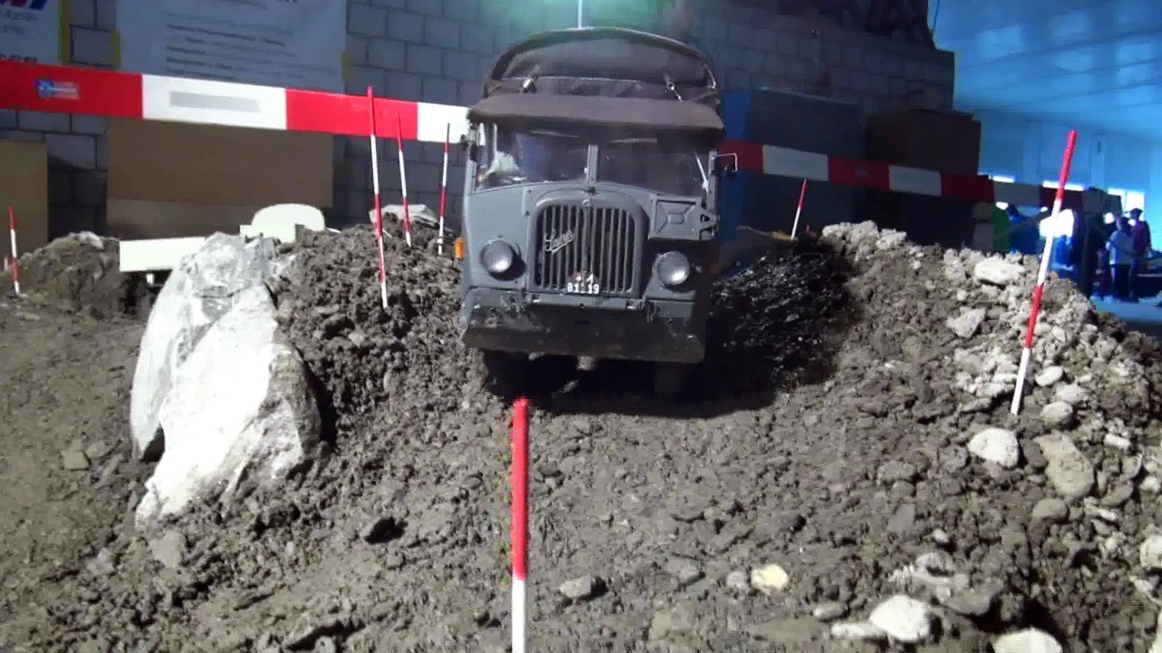 OLDTIMER ARMY TRUCK