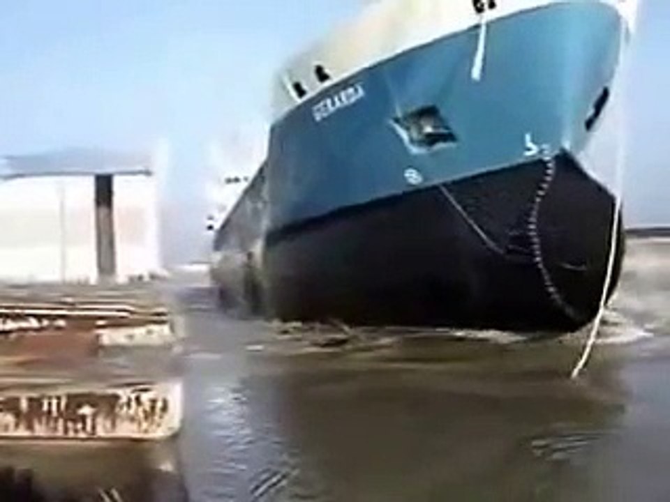 طريقة انزال السفينة الجديدة للبحر شي عجبه