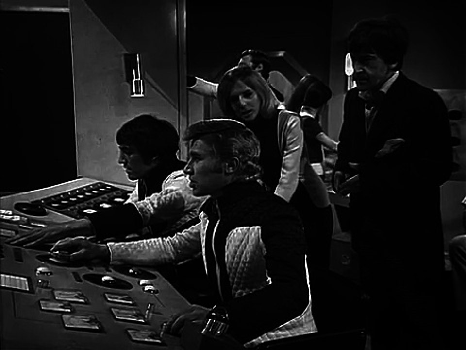 Doctor Who   5x40   The Wheel in Space (6)