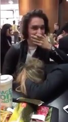 il n'y avait plus de mayonnaise alors elle a décidé d'aller à la source de la mayo