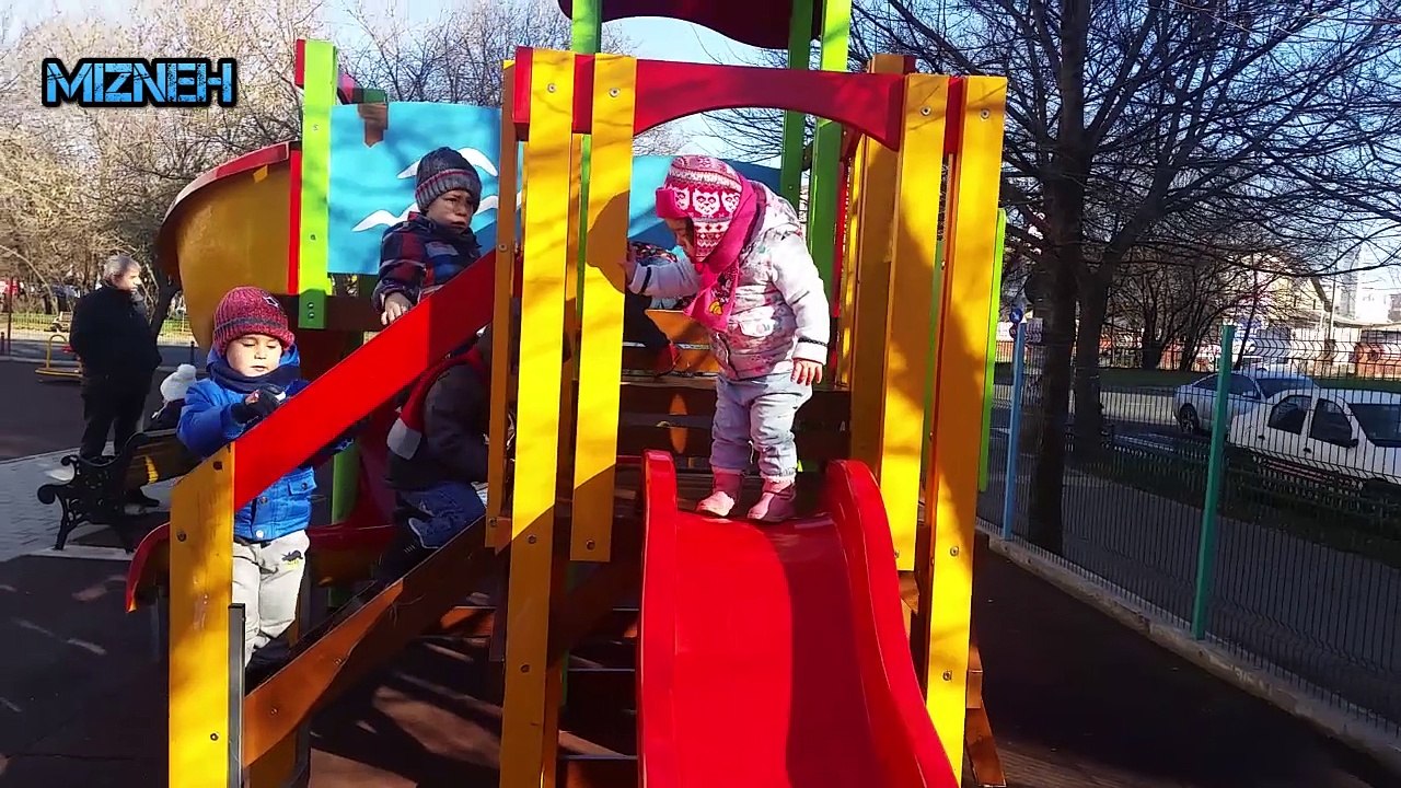 BABY MIZN IS PLAYING IN THE COLD WEATHER