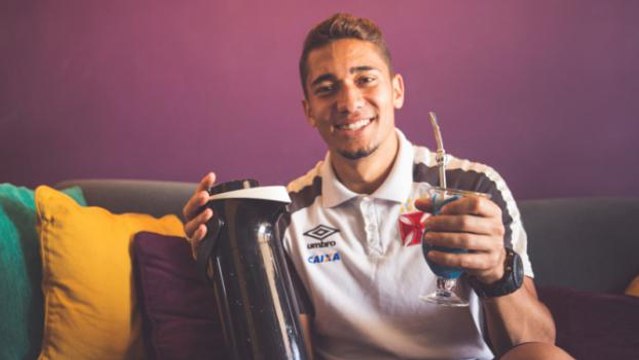 Volante do Vasco responde perguntas enviados pelos torcedores; veja