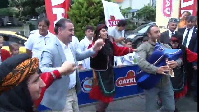 Bakan Osman Aşkın Bak, Horon Oynadı