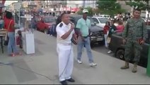 Militares predicando el Evangelio en las calles de ecuador
