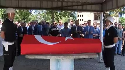 Makamında Intihar Eden Silivri Ilçe Emniyet Müdürü Çalışkan Samsun'da Son Yolculuğuna Uğurlandı