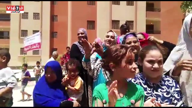 أهالى بنى سويف يستقبلون وزير الإسكان بالزغاريد لتسليم وحدات سكنية