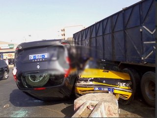 Vidéo- Un bus transportant des étudiants percute un camion chargé de ciment, 2 morts et plusieurs blessés…Regardez - Dakarbuzz