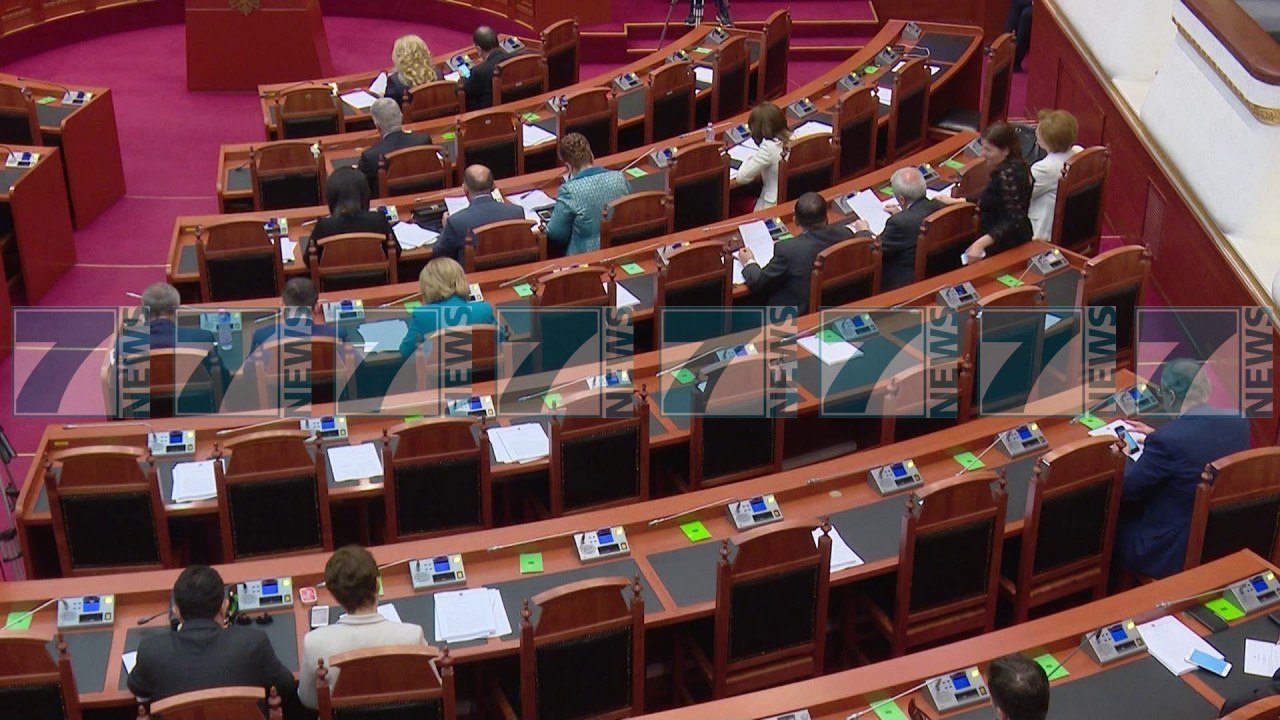 HAPET RRUGA E HETIMIT TE ZYRTAREVE, HYJNE NE FUQI NDRYSHIMET - News, Lajme - Kanali 13