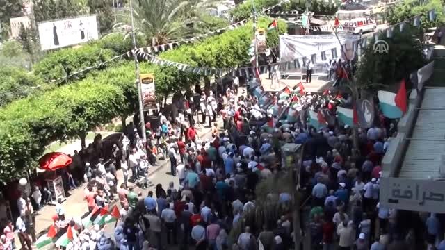 İsrail'in Mescid-i Aksa'da Geri Adım Atması Kutlandı