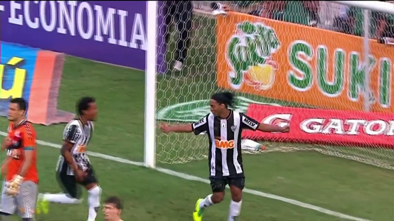 Smooth Ronaldinho Penalty Kick by SportsTVPlus