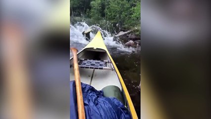 Un pêcheur rattrape un poisson de justesse !