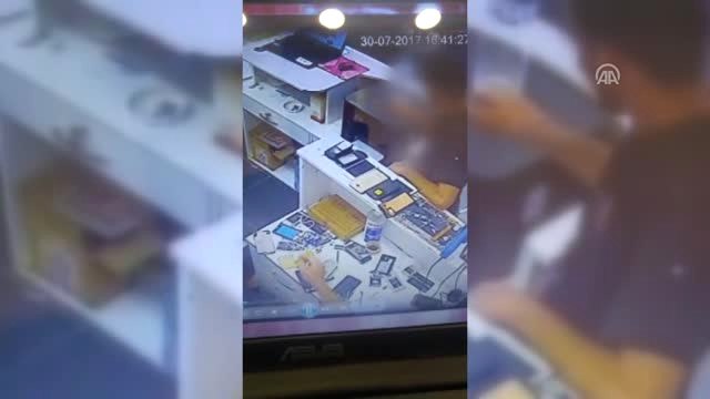 Cep Telefonu Hırsızlığı Güvenlik Kamerasına Yansıdı