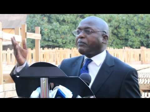 Remise de 700 qaies de pêche par Oumar Guèye