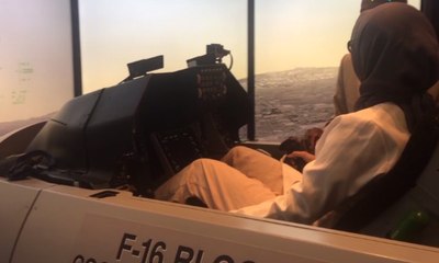 Seru Banget Merakan jadi Pilot Pesawat Tempur F-16!