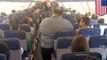Kursi pesawat menyusut mengakibatkan masalah bagi penumpang - TomoNews