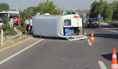 Kütahya'da işçileri taşıyan minibüs devrildi: 8 yaralı