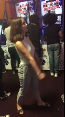 Le fail d'une fille avec un Punching Ball