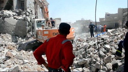 Mosul: Iraqi teams find bodies under rubble